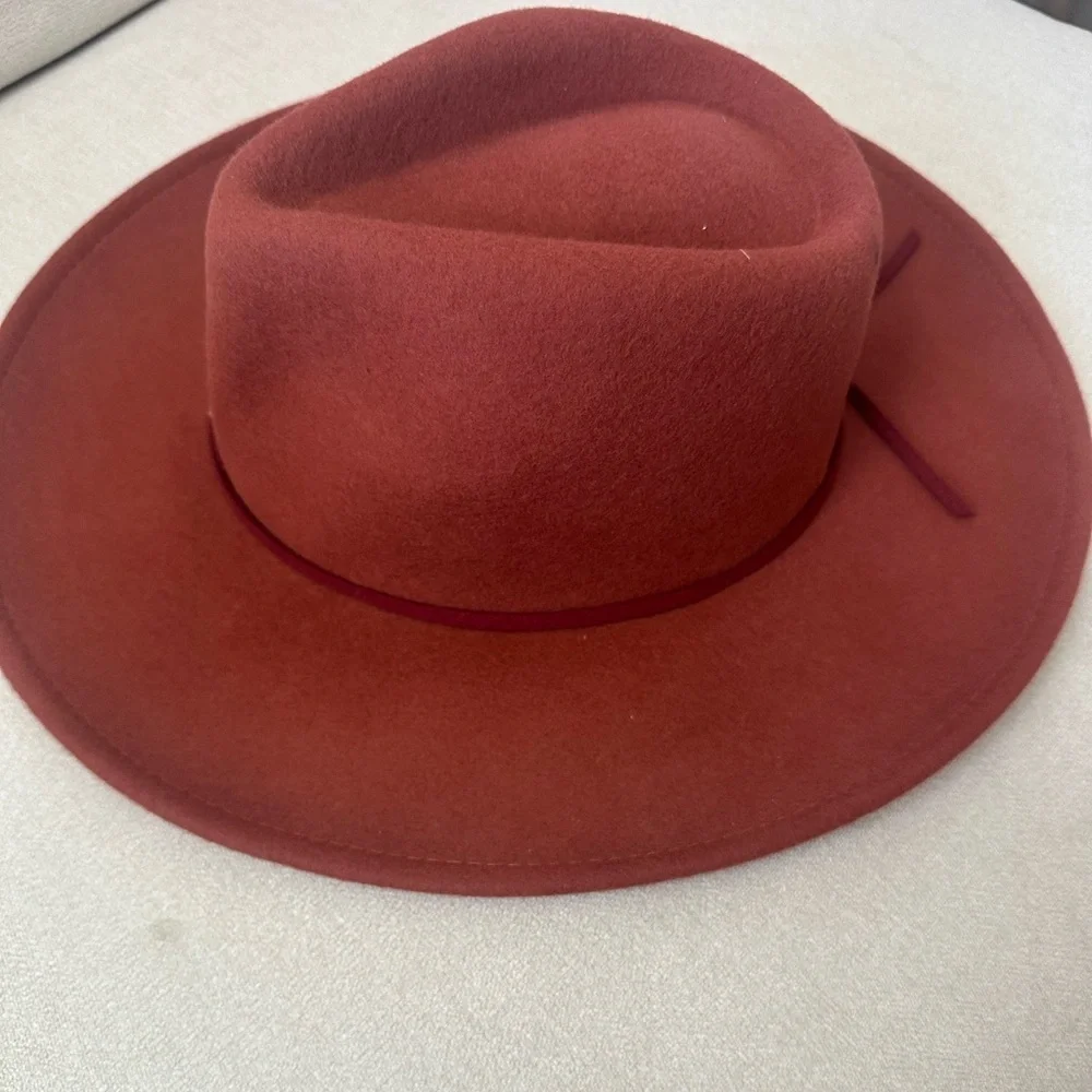 Sonoma Deep Red 💯 Wool Hat